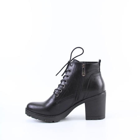 Ботинки на массивной подошве